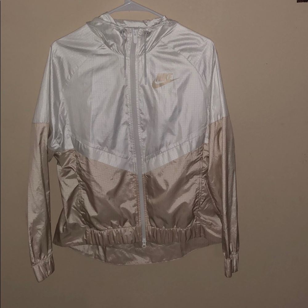 White nike wind breaker